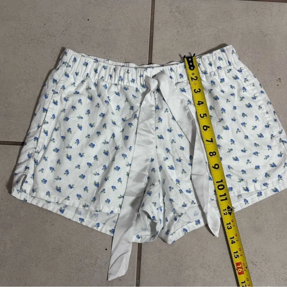 Hollister Women Elastic Waist Sleep Pajama Shorts White Floral size‎ S